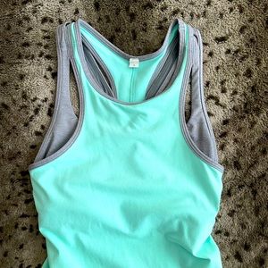 Lululemon size 6 tank top with built in bra